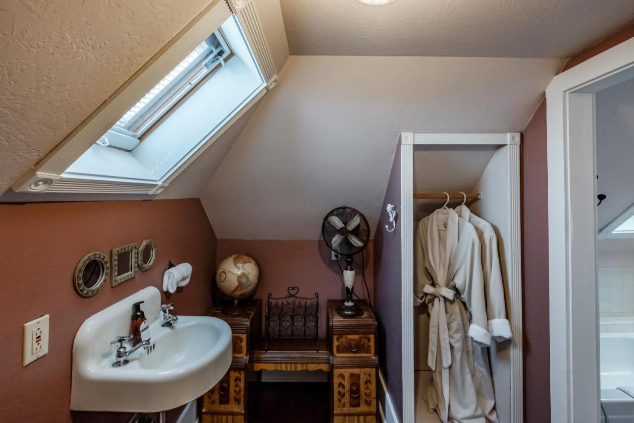 Mamere'S Guest House Monmouth Esterno foto