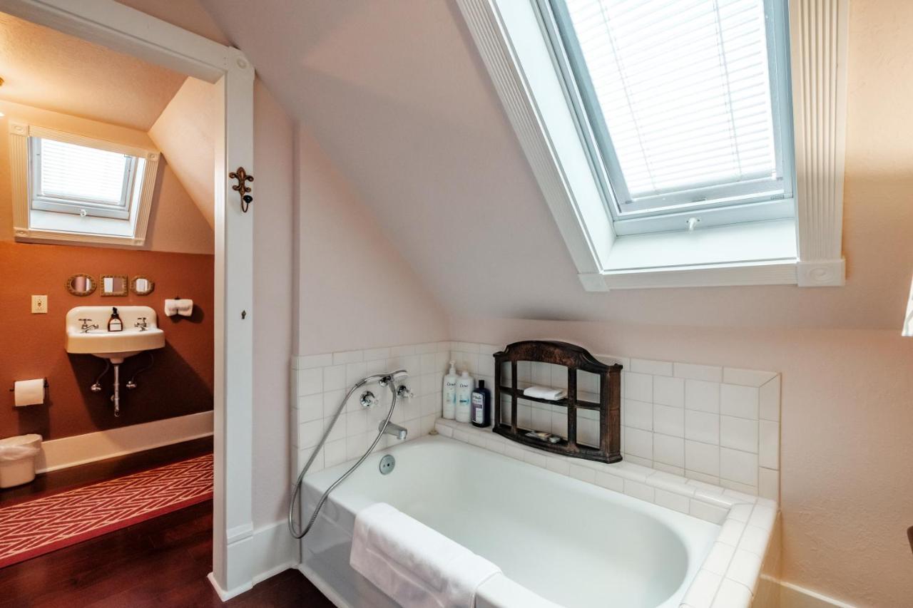 Mamere'S Guest House Monmouth Esterno foto