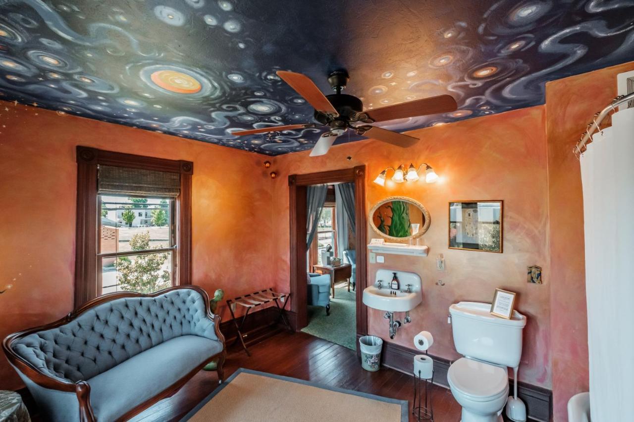 Mamere'S Guest House Monmouth Esterno foto