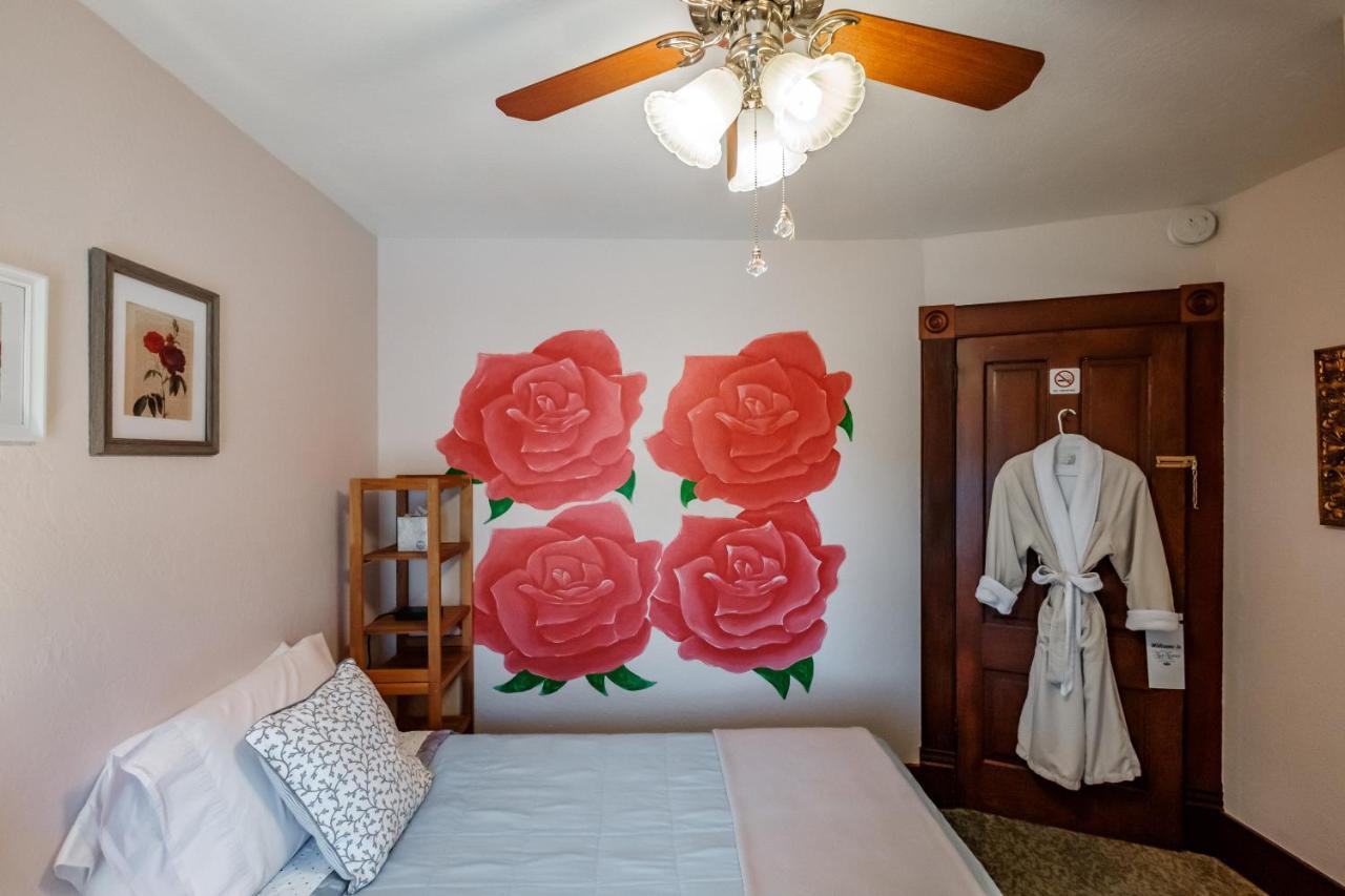 Mamere'S Guest House Monmouth Esterno foto