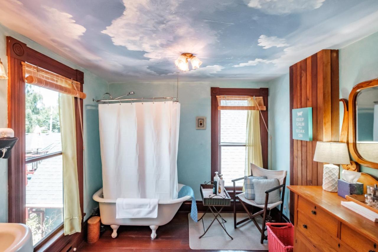 Mamere'S Guest House Monmouth Esterno foto