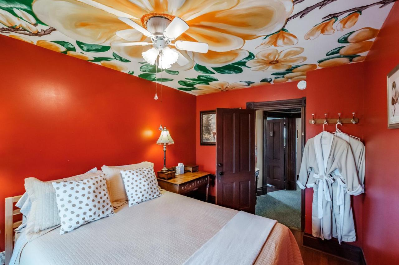 Mamere'S Guest House Monmouth Esterno foto