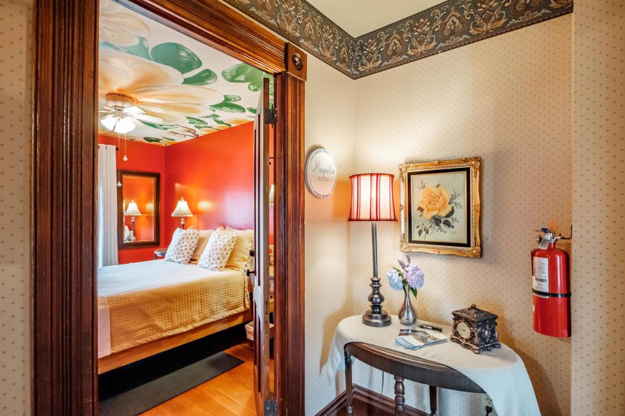 Mamere'S Guest House Monmouth Esterno foto