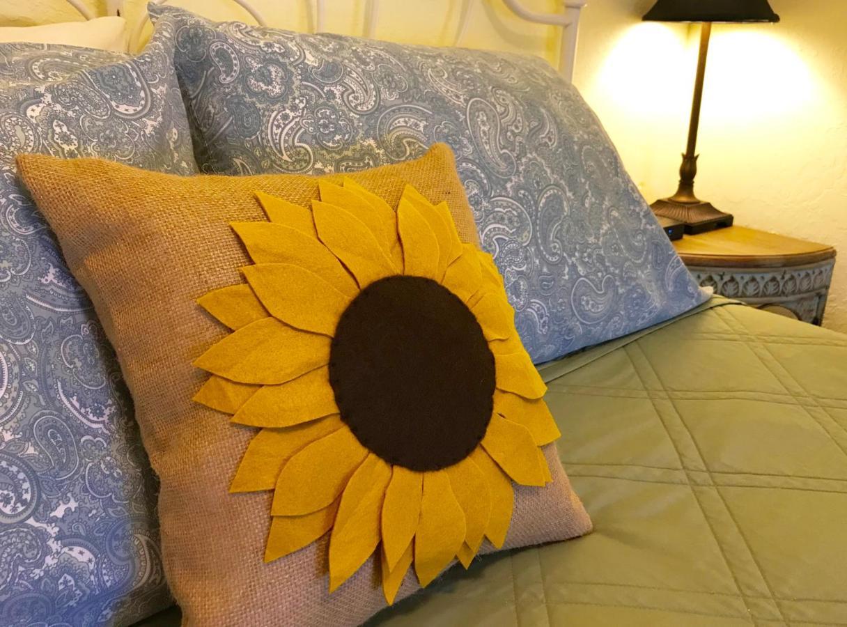 Mamere'S Guest House Monmouth Esterno foto